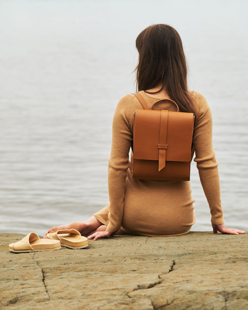 WHEAT LEATHER BACKPACK - PETIT PRISQUE