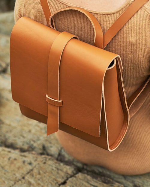 WHEAT LEATHER BACKPACK - PETIT PRISQUE