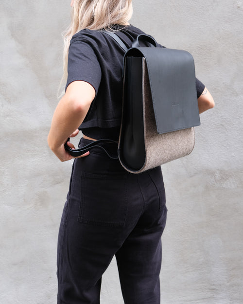 BLACK FELT AND LEATHER BACKPACK - GRAND PRISQUE