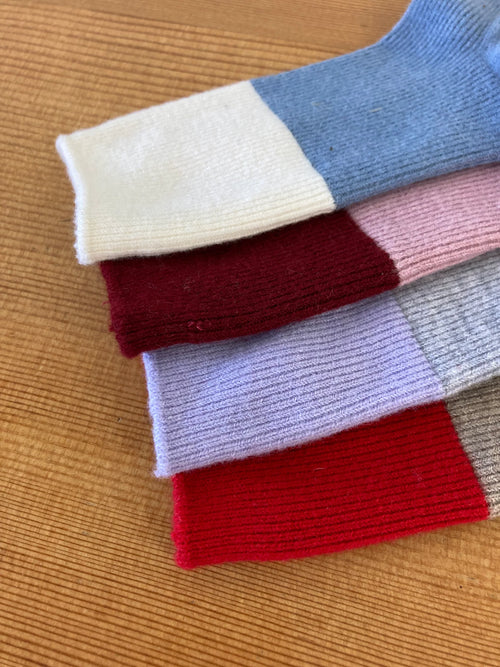 CLASSIC CHALET SOCKS - GRAY &amp; RED