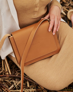 SAC À BANDOULIÈRE EN CUIR BLÉ - PETIT LOUIS