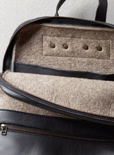 Charger l&#39;image dans la galerie, SAC À DOS EN FEUTRE ET EN CUIR NOIR - MARIUS