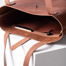 Charger l&#39;image dans la galerie, SAC FOURRE-TOUT EN CUIR COGNAC - MADO