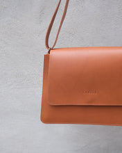 Charger l&#39;image dans la galerie, SAC À BANDOULIÈRE EN CUIR COGNAC - LOUIS-PHILIPPE