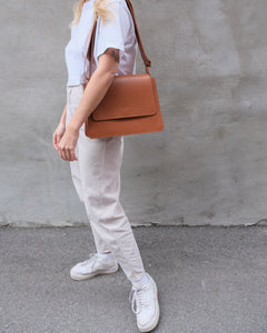 SAC À BANDOULIÈRE EN CUIR COGNAC - LOUIS-PHILIPPE