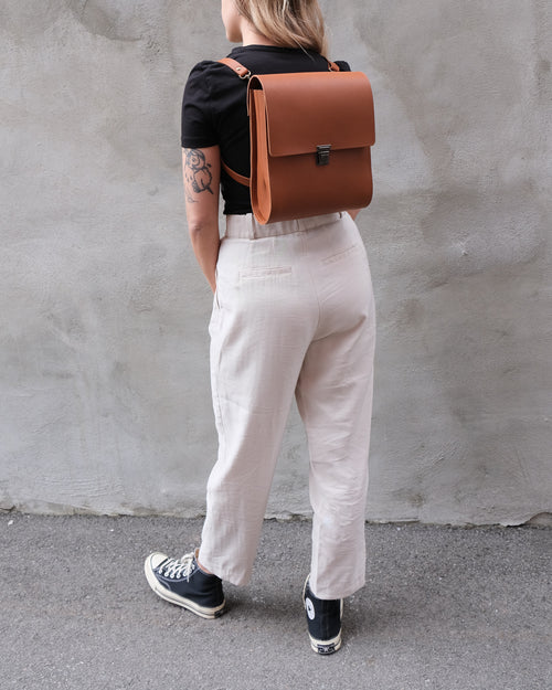 SAC À BANDOULIÈRE POLYVALENT EN CUIR COGNAC - GUSTAVE