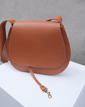Charger l&#39;image dans la galerie, SAC À BANDOULIÈRE EN CUIR COGNAC - ANITA