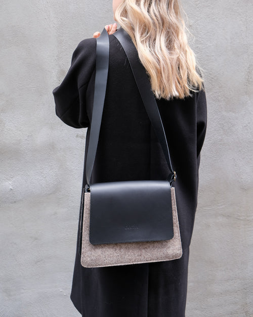 BLACK FELT AND LEATHER CROSSBODY BAG - LOUIS-PHILIPPE 