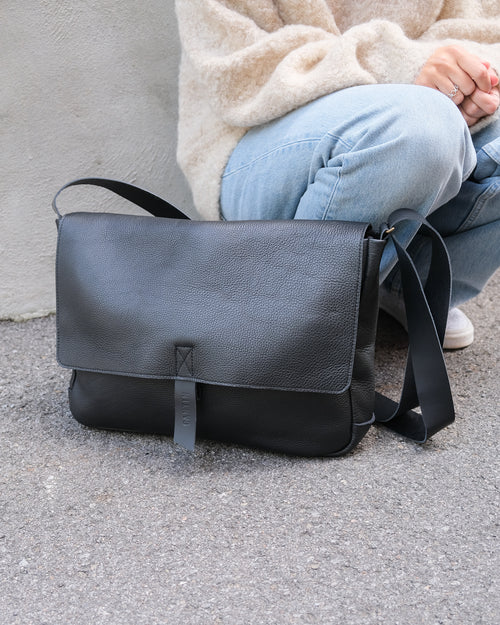 SAC À BANDOULIÈRE EN CUIR NOIR - OVILA