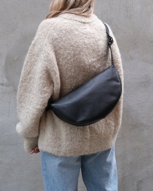 SAC BANANE EN CUIR NOIR - ANTONIN