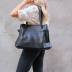 SAC FOURRE-TOUT EN CUIR NOIR - CLAUDETTE