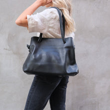 Charger l&#39;image dans la galerie, SAC FOURRE-TOUT EN CUIR NOIR - CLAUDETTE