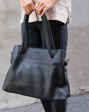 Load image into Gallery viewer, CLAUDETTE BLACK LEATHER TOTE BAG