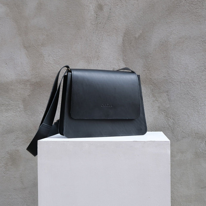LOUIS-PHILIPPE BLACK LEATHER BAG 