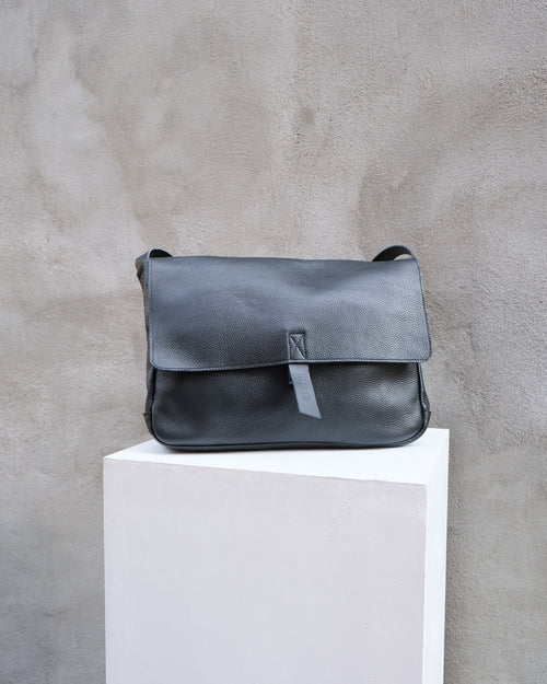 SAC À BANDOULIÈRE EN CUIR NOIR - OVILA