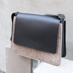 SAC À BANDOULIÈRE EN FEUTRE ET CUIR NOIR - LOUIS-PHILIPPE
