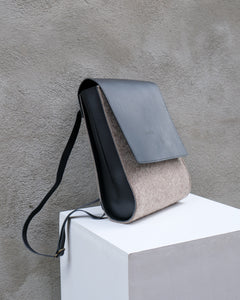 BACKPACK IN FELT AND BLACK LEATHER GRAND PRISQUE 