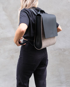 SAC À DOS EN FEUTRE ET CUIR NOIR - GRAND PRISQUE