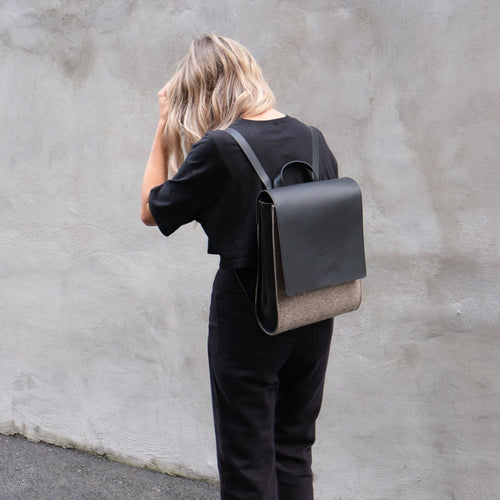 BLACK FELT AND LEATHER BACKPACK - GRAND PRISQUE