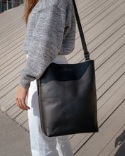 Charger l&#39;image dans la galerie, SAC FOURRE-TOUT EN CUIR NOIR - MICHELINE