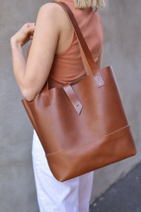SAC FOURRE-TOUT EN CUIR COGNAC - MADO
