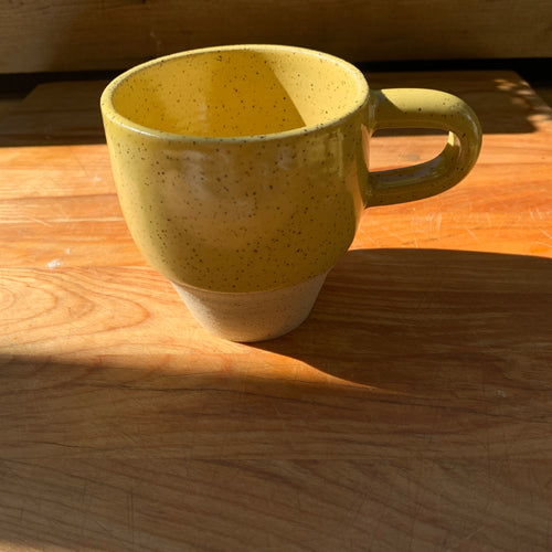 LARGE SPECKLE CUP IN STONEWARE - YELLOW