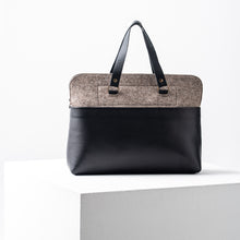 Charger l&#39;image dans la galerie, GRAND SAC EN FEUTRE ET EN CUIR NOIR - ELISABETH