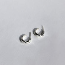 Load image into Gallery viewer, SMALL SILVER TORSION HOOPS - LLY ATELIER