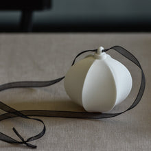 Load image into Gallery viewer, PORCELAIN BALL FOR THE CHRISTMAS TREE - GRETA &amp; STUDIO MINERAL