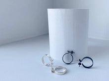 Load image into Gallery viewer, MINI-OCULUS EARRINGS - SILVER