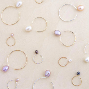 RING EARRINGS WITH PEARL - 24 MM - LAMINATED GOLD - CAMILLETTE