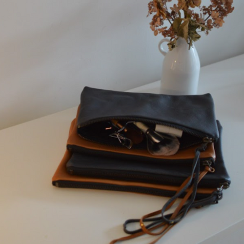 POCHETTE EN CUIR CHAMOIS - CLAUDE