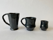 Load image into Gallery viewer, LARGE FACETED BLACK CUP - ATELIER CERAMIC ALUMINIUM